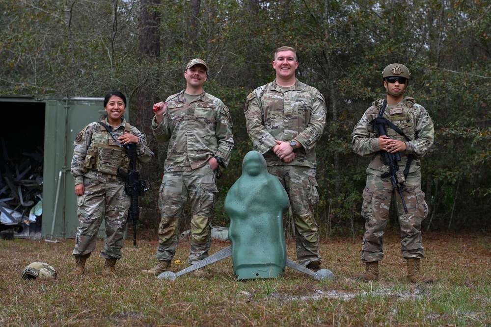 SFS train to shoot, move, communicate