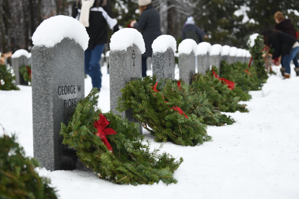 NYNG participates in Wreaths Across America