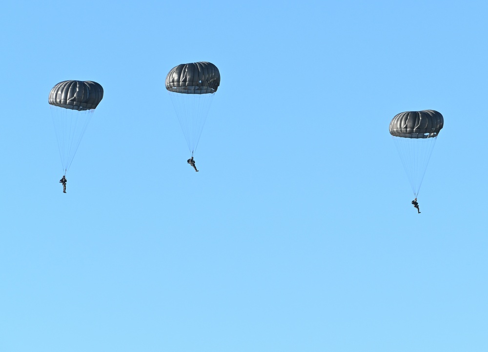 USAJFKSWCS Conduct Airborne Operations