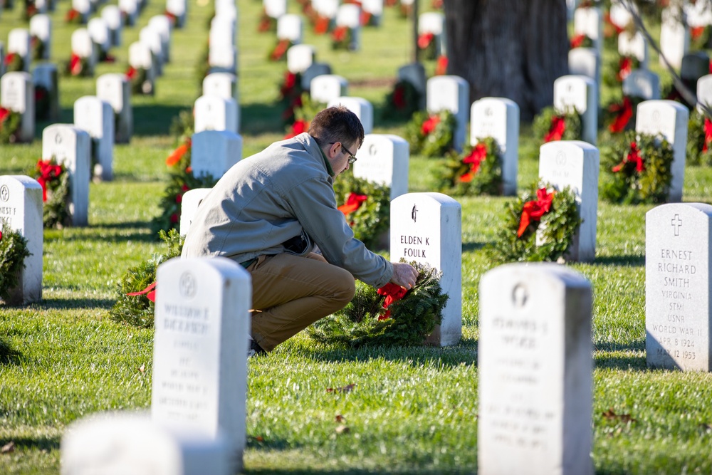 DVIDS Images Wreaths Across America 2022 [Image 18 of 25]