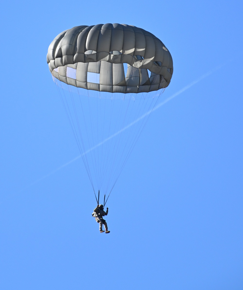 USAJFKSWCS Conduct Airborne Operations