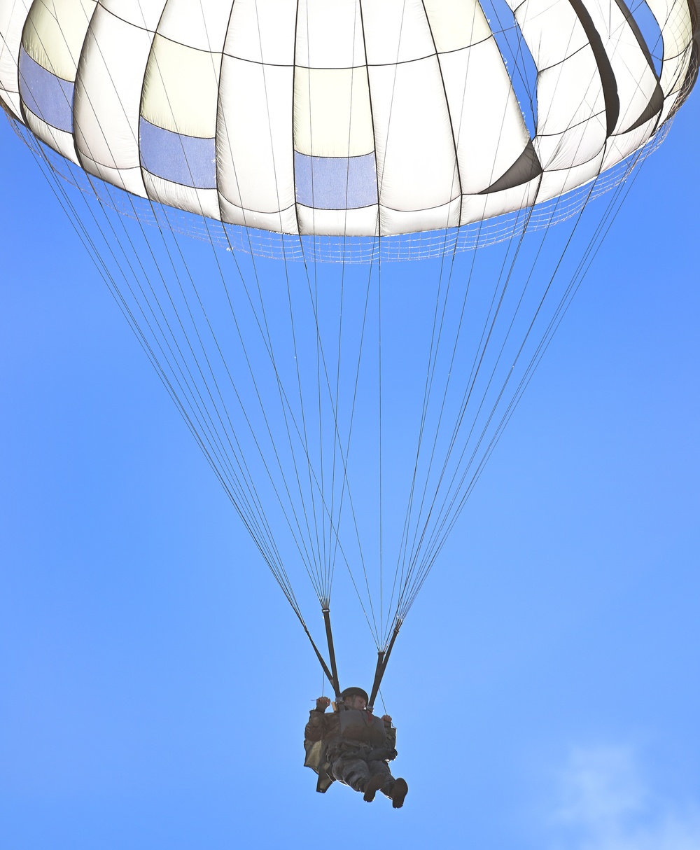 USAJFKSWCS Conduct Airborne Operations