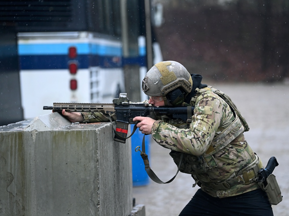 Army Green Berets Brought Out Their Newest Sniper Rifle For A Celebrity  Shoot-Off