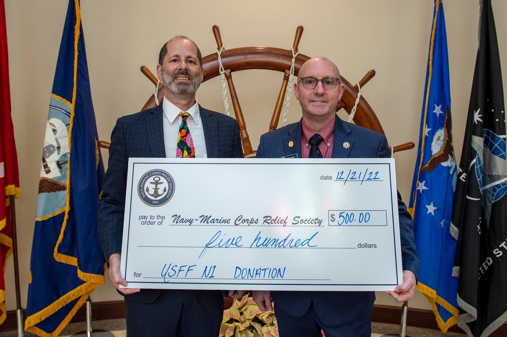 USFFC Group Donates to NMCRS