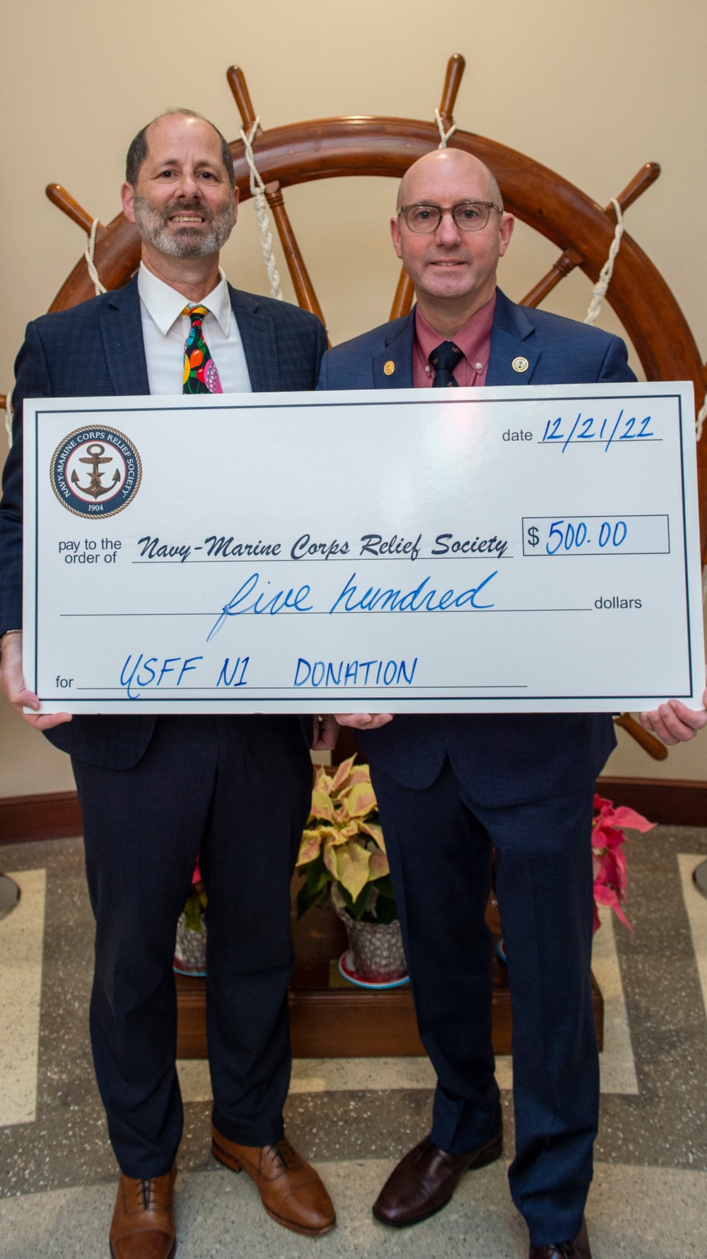 USFFC Group Donates to NMCRS