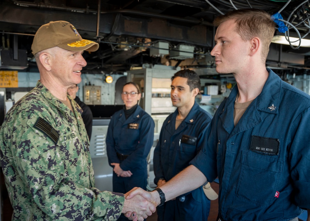 VADM Dwyer visits USS Mesa Verde