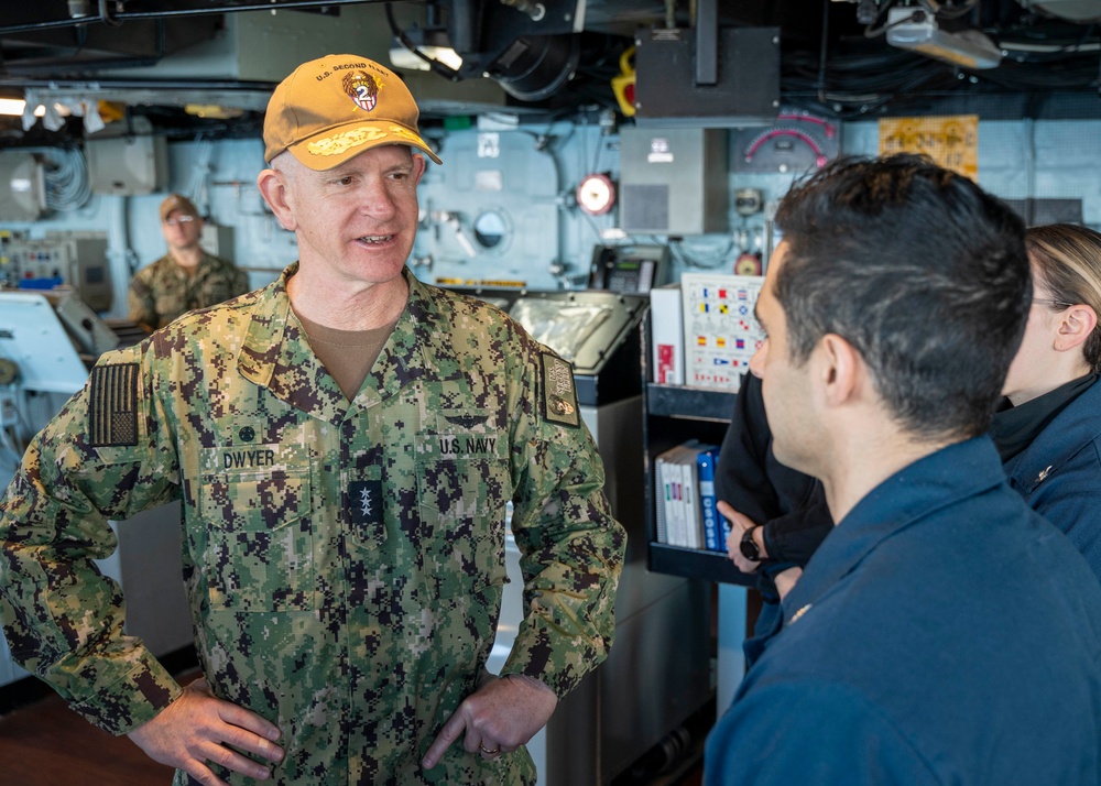 VADM Dwyer visits USS Mesa Verde