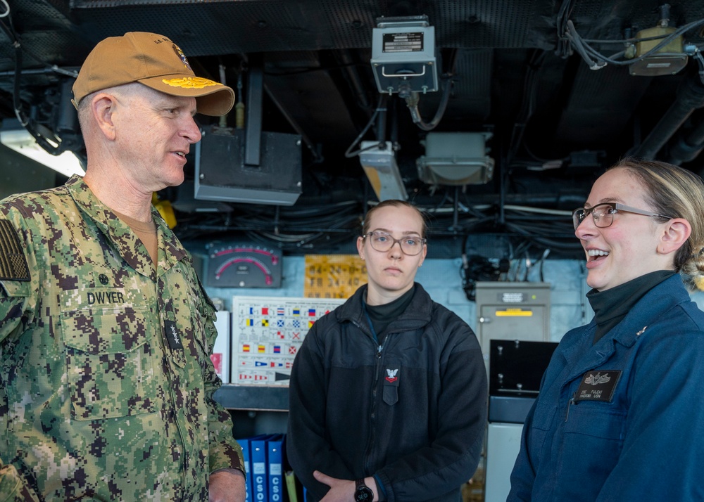 VADM Dwyer visits USS Mesa Verde