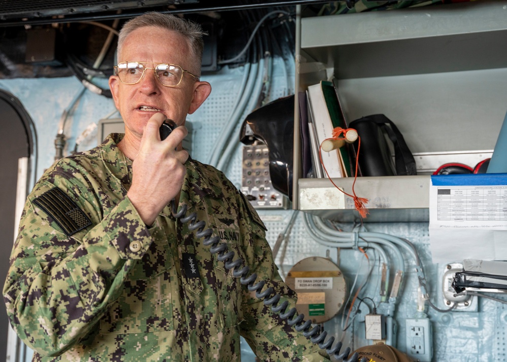 VADM Dwyer visits USS Mesa Verde