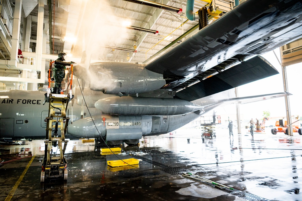 182nd maintainers wash C-130H Hercules Sept. 11, 2022