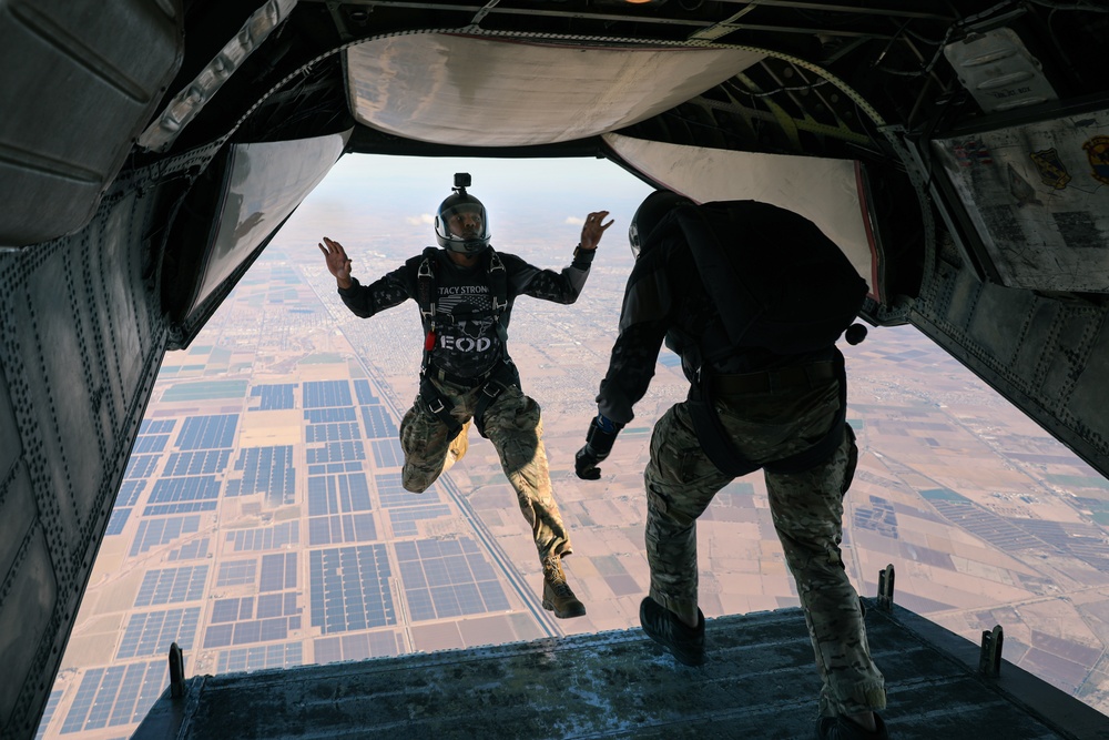 EODTEU-1 conducts military free-fall exercise