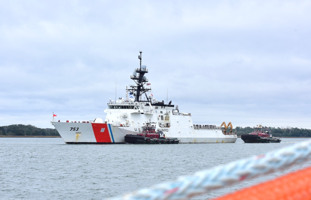 USCGC Hamilton returns home following 94-day deployment in the Baltic Sea