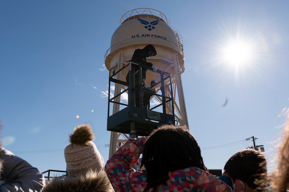 Yokota youth get firsthand look at air mobility mission