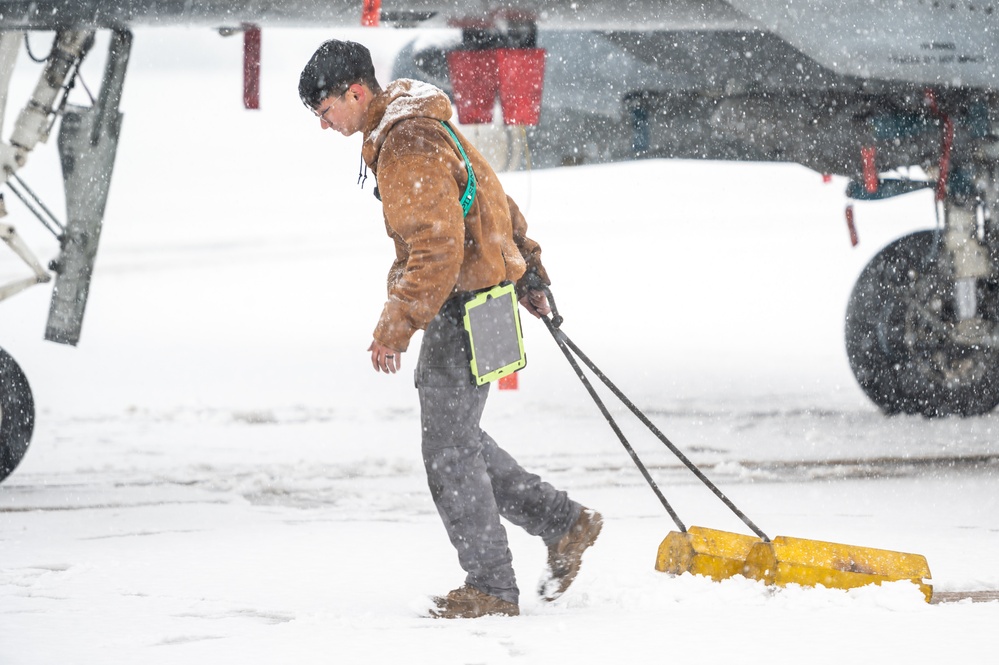 25th FGS crew chiefs tow in the snow