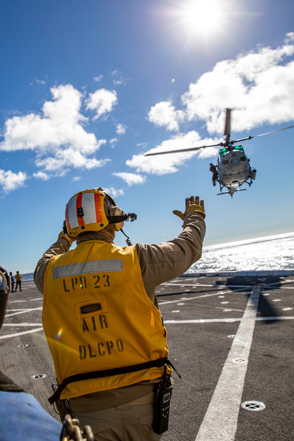 VMM 362 Arrive on USS Anchorage