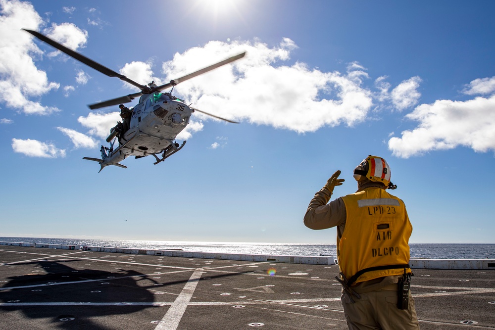 VMM 362 Arrive on USS Anchorage