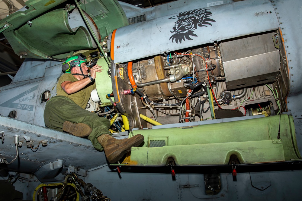 VMM 362 Maintenance on USS Anchorage