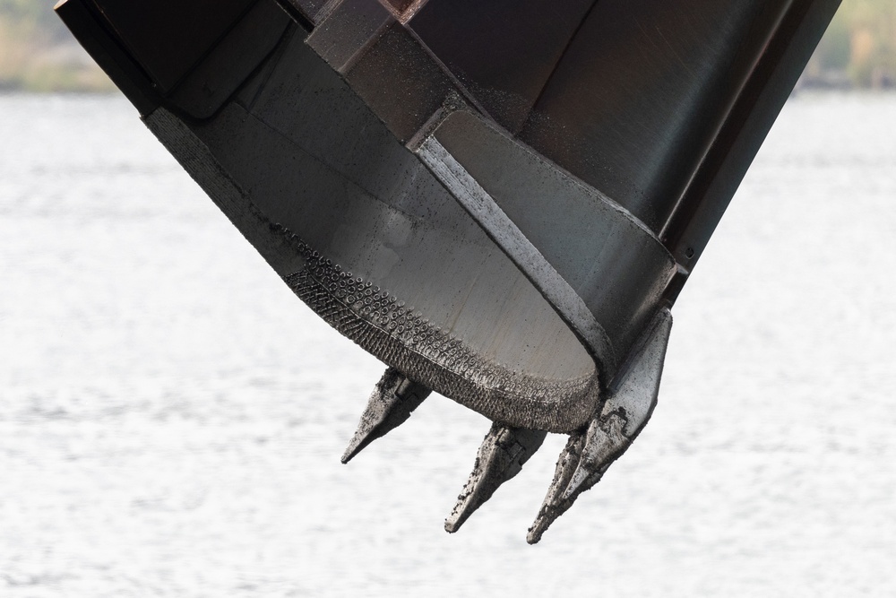 Closeup of Clamshell Dredge Teeth