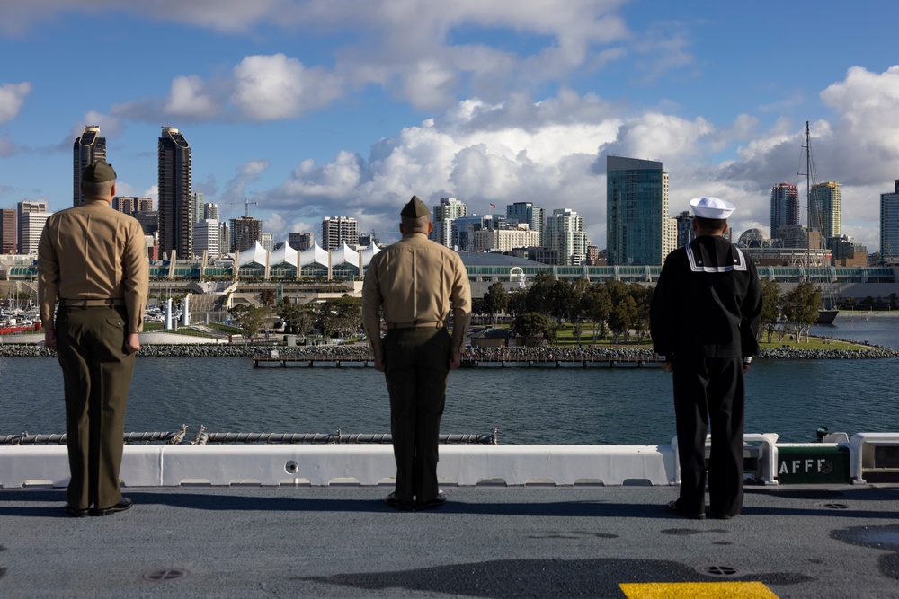 USS Makin Island Man the Rails