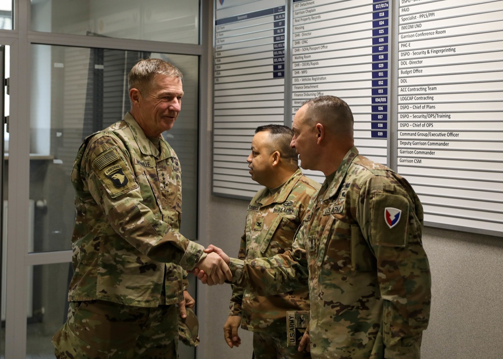 CSA and SMA visit Camp Kosciuszko