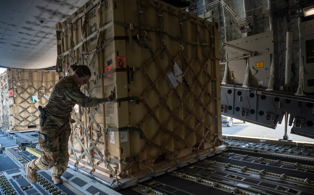 C-17 supports U.S. CENTCOM AOR