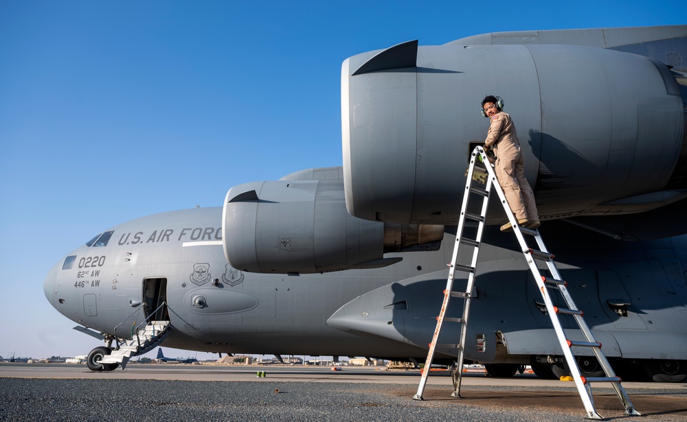 C-17 supports U.S. CENTCOM AOR