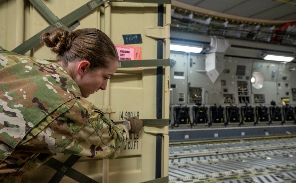 C-17 supports U.S. CENTCOM AOR