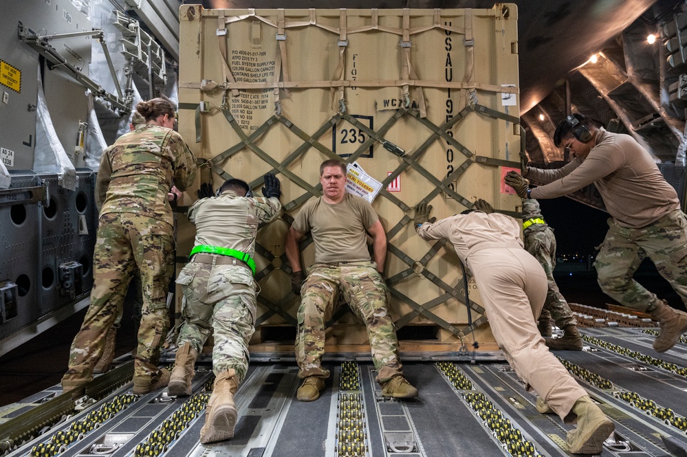 C-17 supports U.S. CENTCOM AOR