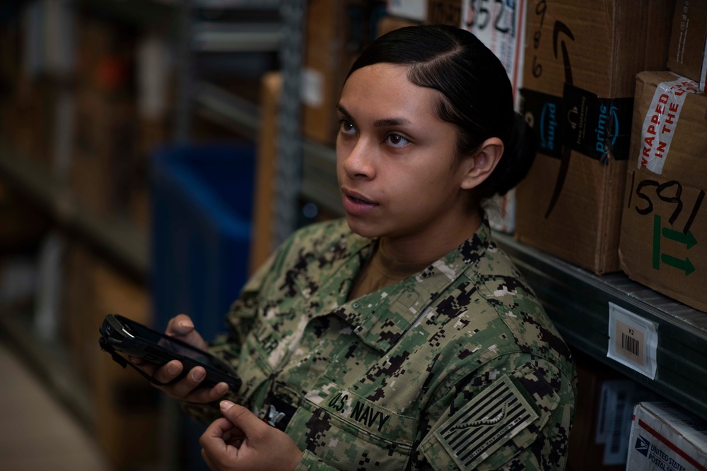 CNR EURAFCENT Sailors Process Holiday Mail