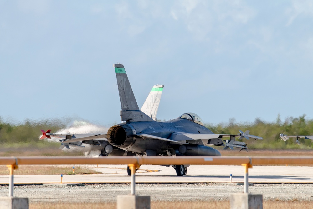 180FW Trains with the &quot;Sun Downers&quot; in the Sunshine State