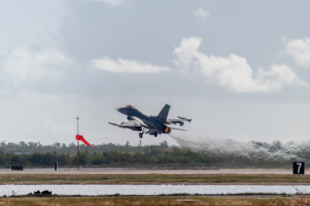 180FW Trains with the &quot;Sun Downers&quot; in the Sunshine State