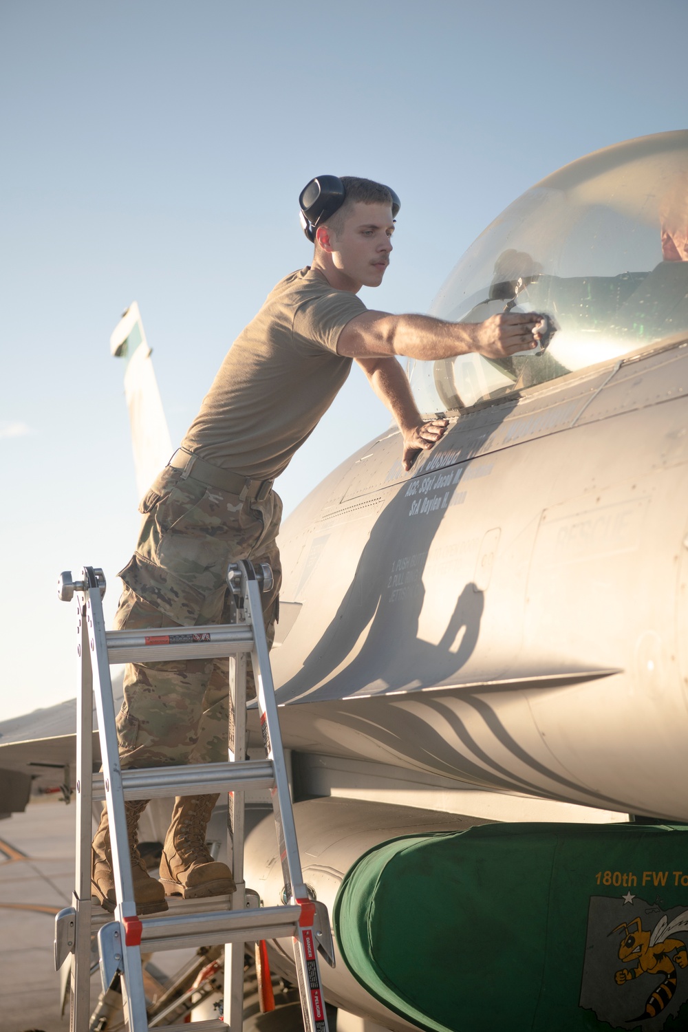 180FW Trains with the &quot;Sun Downers&quot; in the Sunshine State