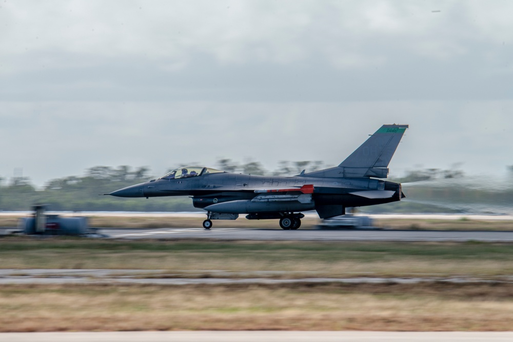 180FW Trains with the &quot;Sun Downers&quot; in the Sunshine State