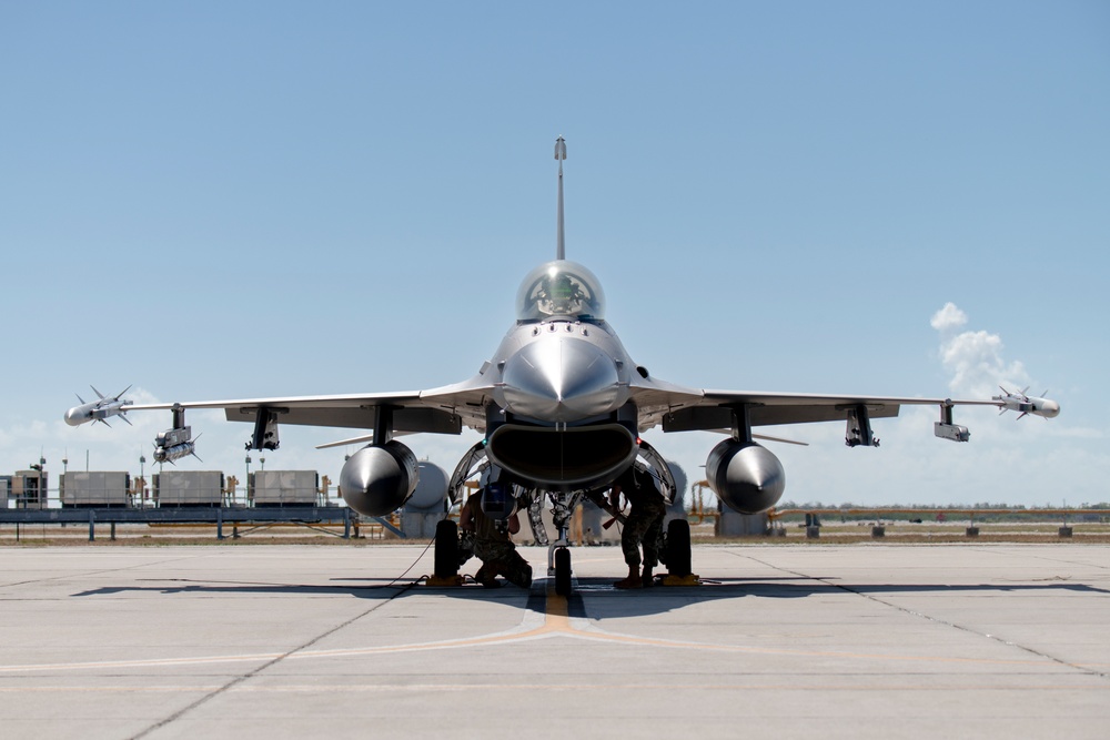 180FW Trains with the &quot;Sun Downers&quot; in the Sunshine State