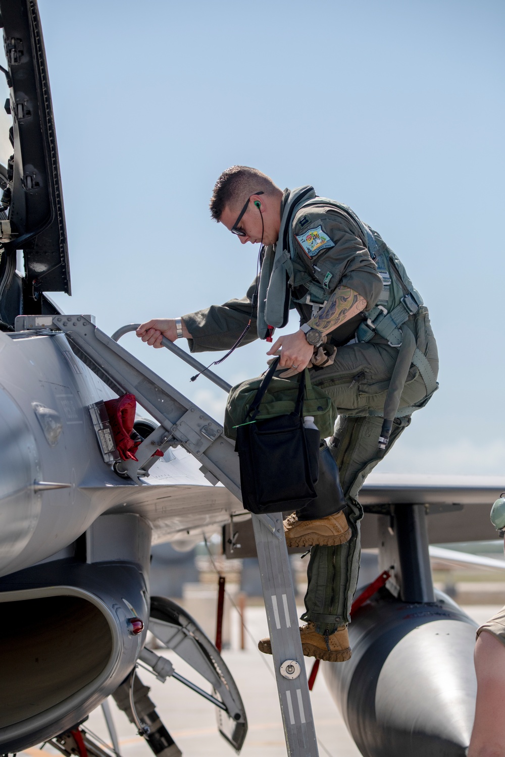 180FW Trains with the &quot;Sun Downers&quot; in the Sunshine State