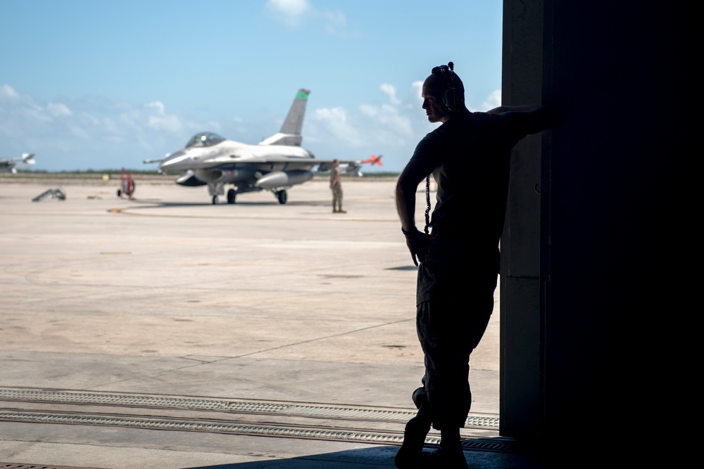 180FW Trains with the &quot;Sun Downers&quot; in the Sunshine State