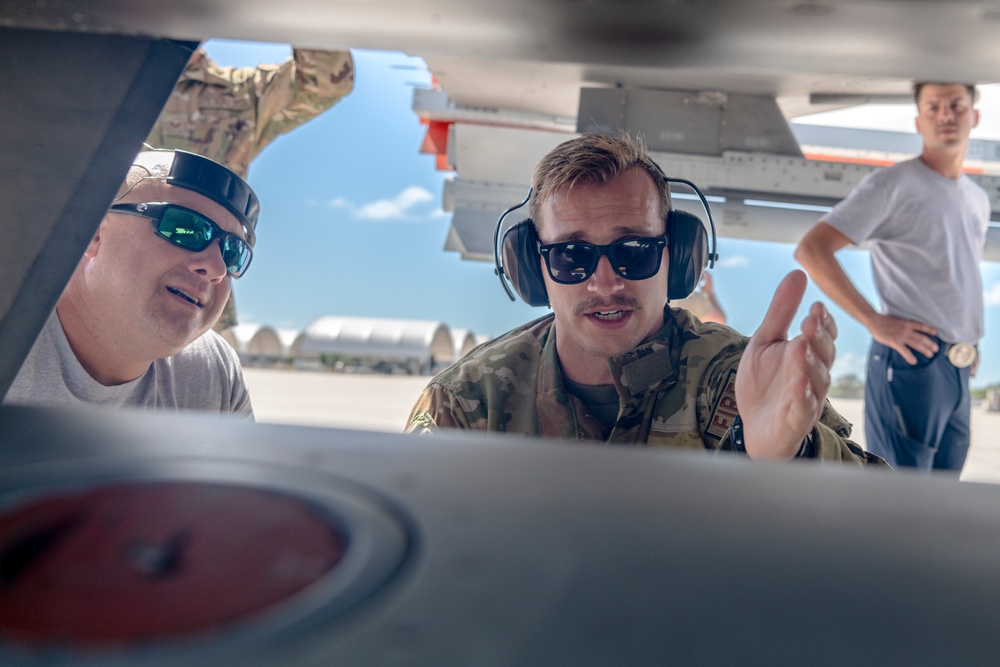 180FW Trains with the &quot;Sun Downers&quot; in the Sunshine State