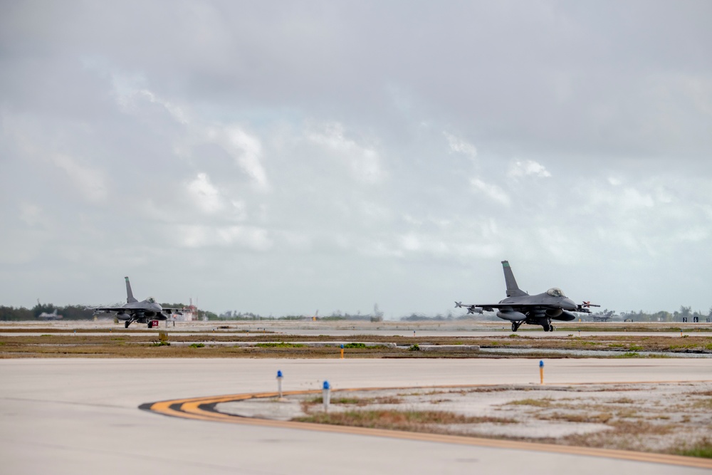 180FW Trains with the &quot;Sun Downers&quot; in the Sunshine State