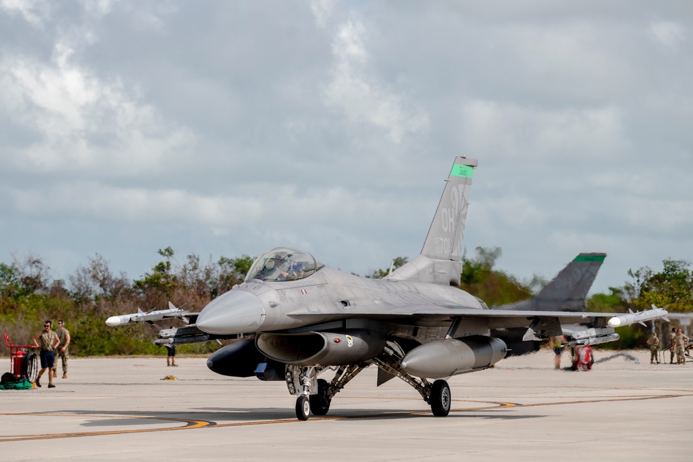 180FW Trains with the &quot;Sun Downers&quot; in the Sunshine State