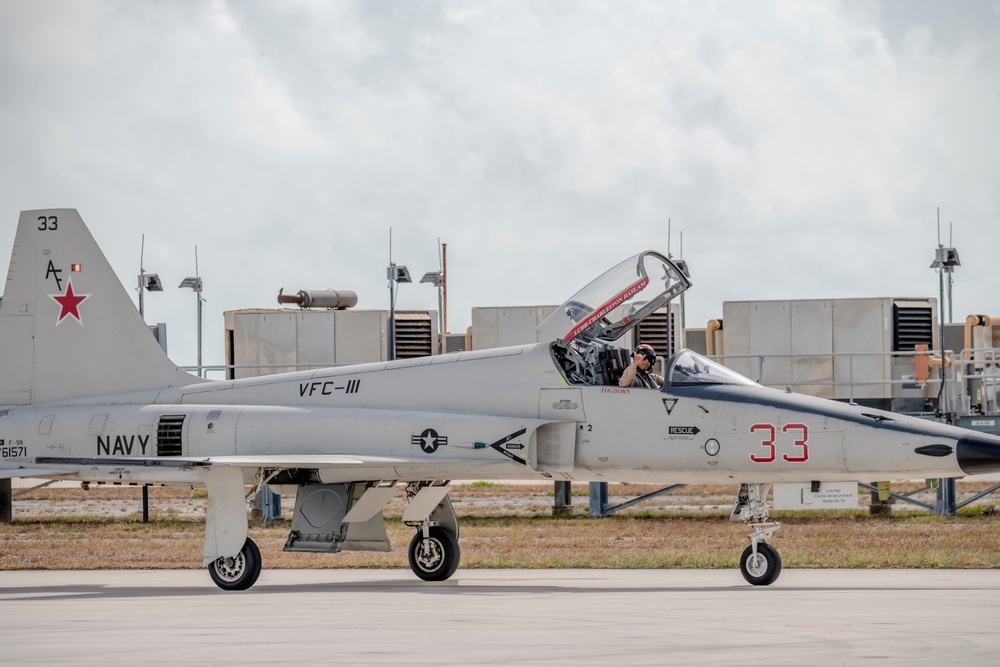 180FW Trains with the &quot;Sun Downers&quot; in the Sunshine State