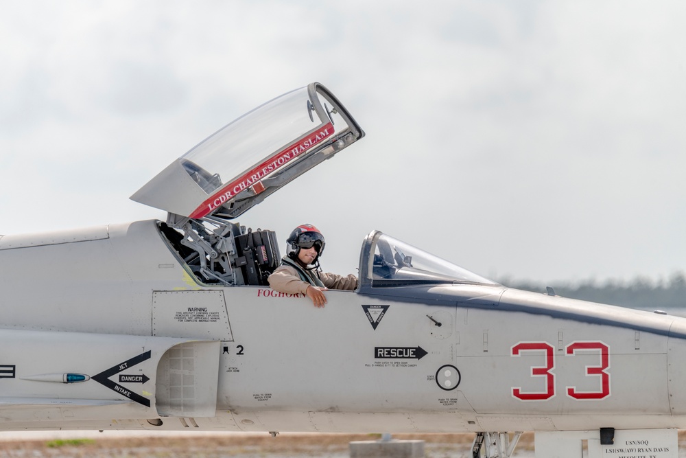 180FW Trains with the &quot;Sun Downers&quot; in the Sunshine State