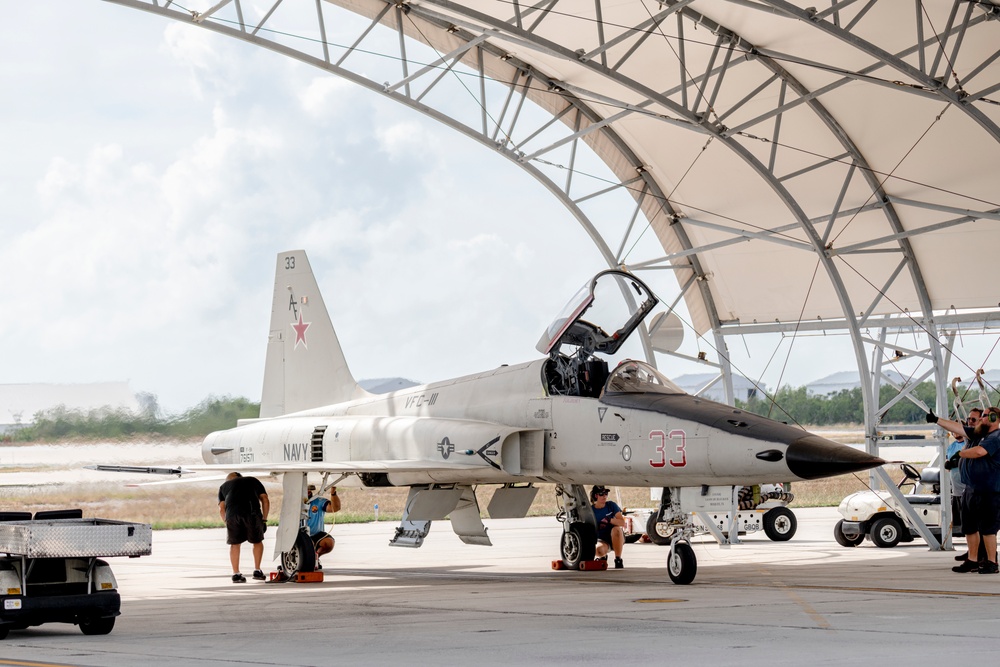 180FW Trains with the &quot;Sun Downers&quot; in the Sunshine State