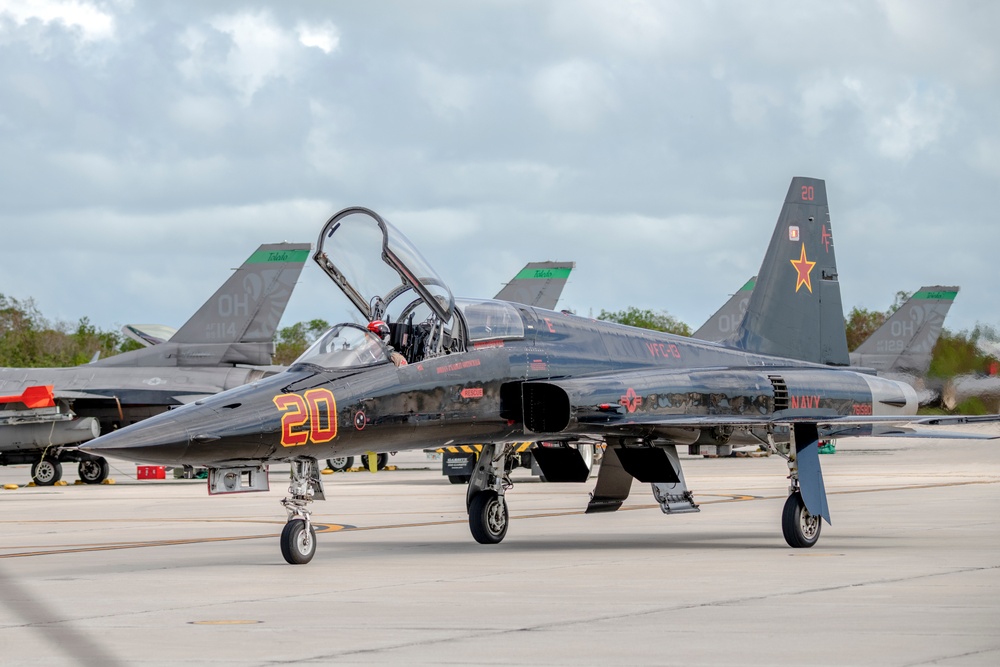 180FW Trains with the &quot;Sun Downers&quot; in the Sunshine State