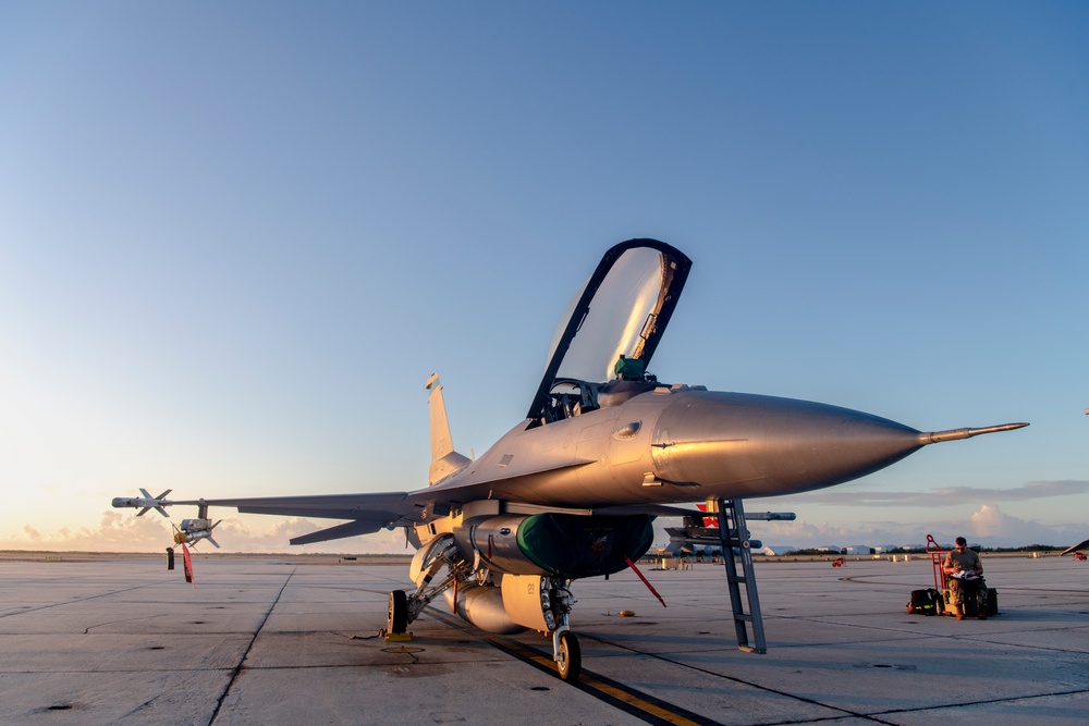 180FW Trains with the &quot;Sun Downers&quot; in the Sunshine State