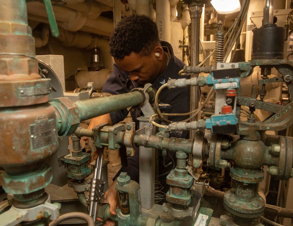 USS Nitze (DDG 94) Daily Operations