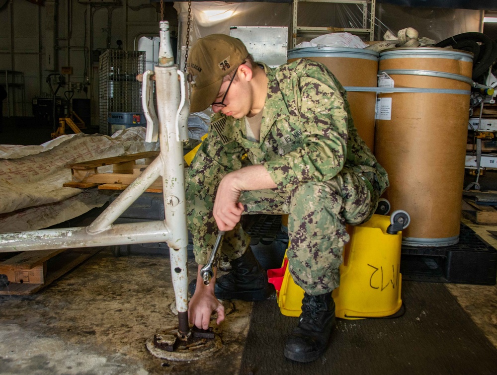 USS Ronald Reagan (CVN 76) AIMD Sailors conduct maintenance in the jet shop