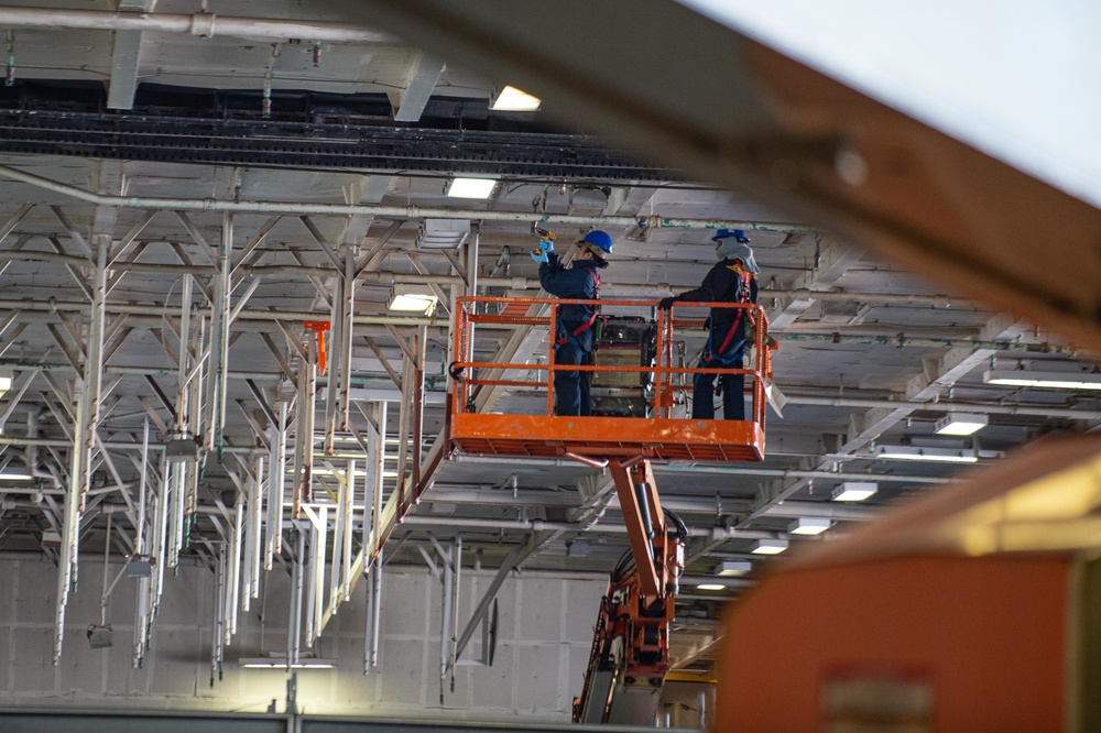 USS Ronald Reagan (CVN 76) Sailors perform maintenance