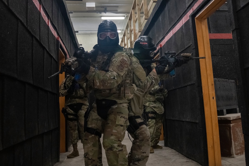 919th SOSFS participate in Integrated Defense Leadership Course