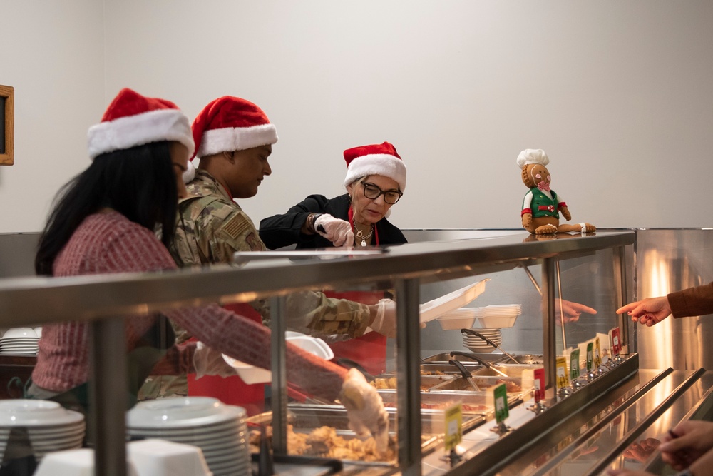 Leadership serves Holiday dinner to Airmen