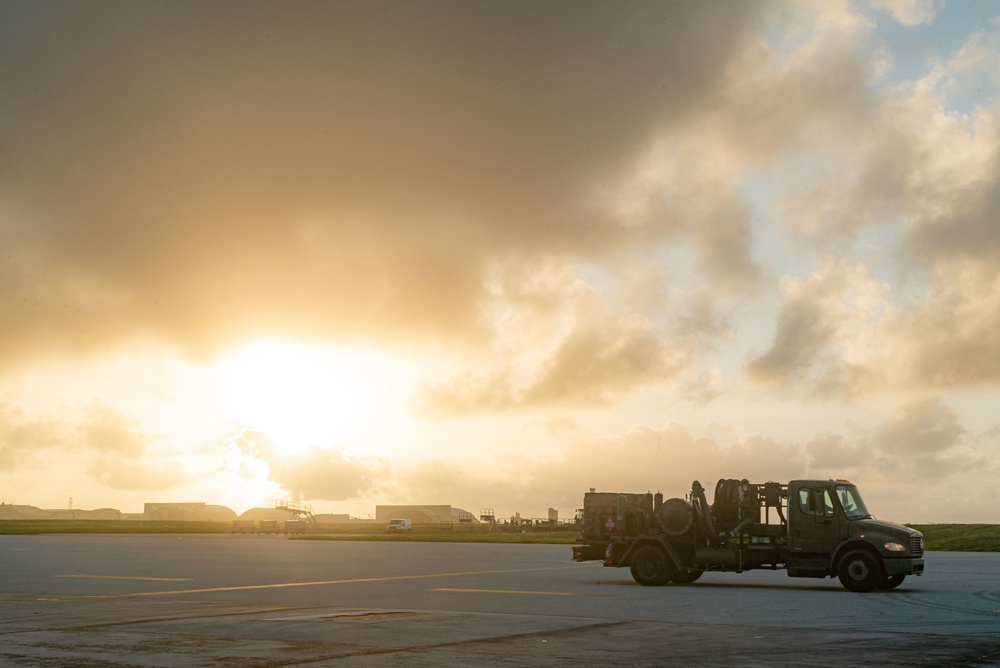 15th Airlift Squadron integrates with B-52s for ACE mission in Guam